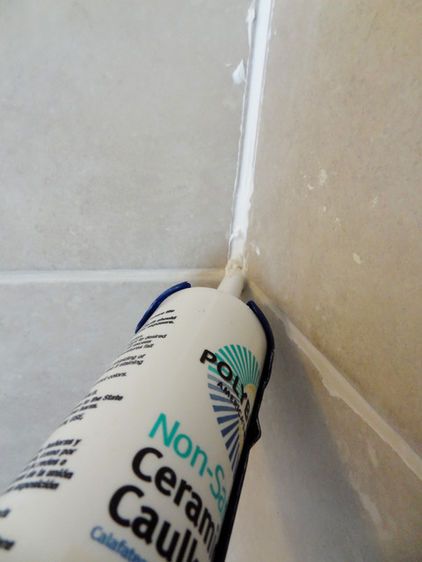 Featured image for Bathroom Backsplash Grout Cracked? Fix