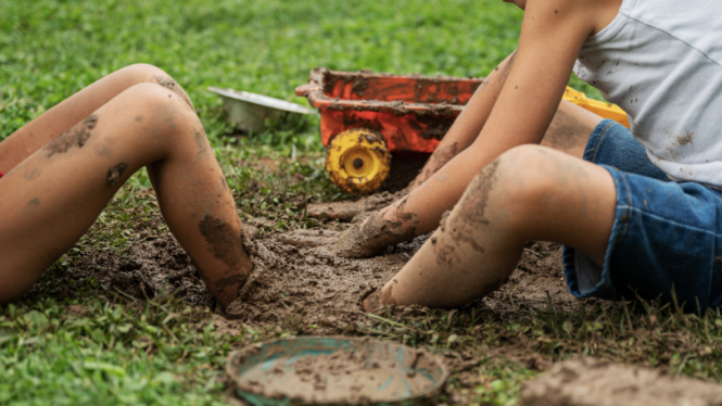 Featured image for DIY Floor Mud Stains: Remove Them