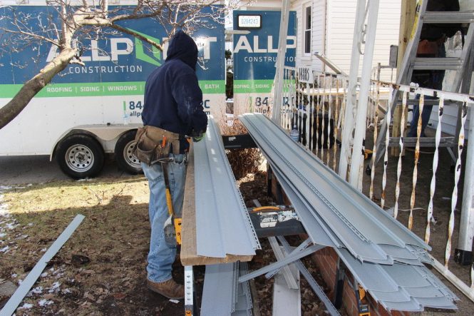 Featured image for Siding Loose? Reattach It Now